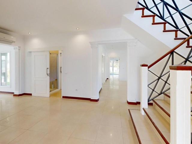 Villa avec 6 Chambres  à Sotogrande Costa