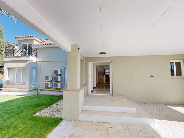 Villa avec 6 Chambres  à Sotogrande Costa