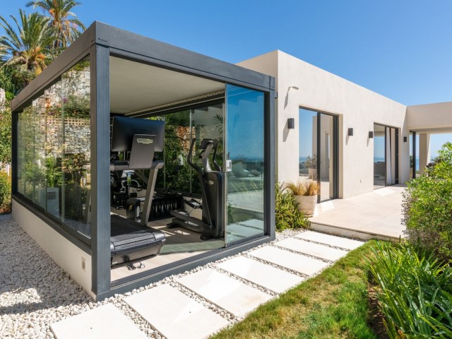 4 Bedrooms Villa in Marbella