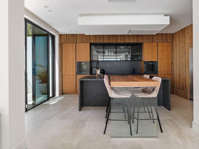 4 Bedrooms Villa in Marbella