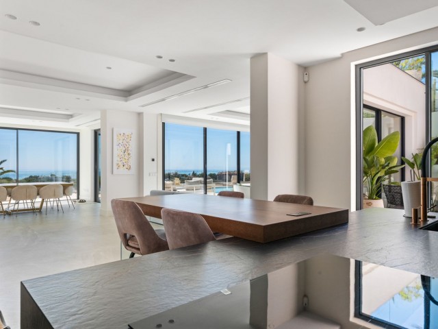 4 Bedrooms Villa in Marbella