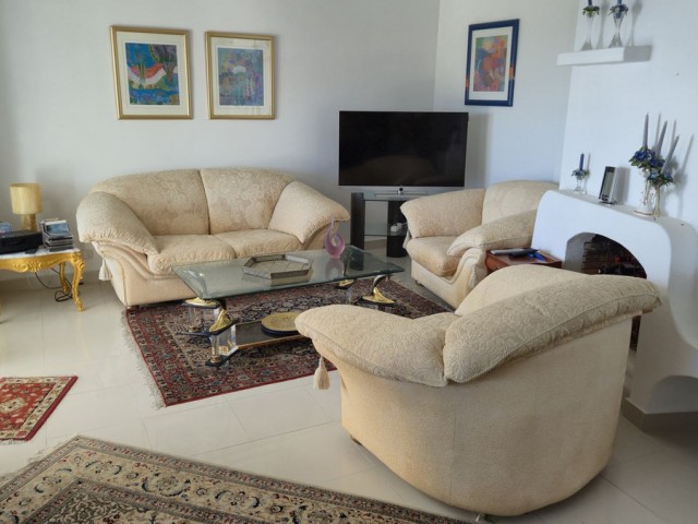 Penthouse avec 1 Chambres  à Puerto de Cabopino