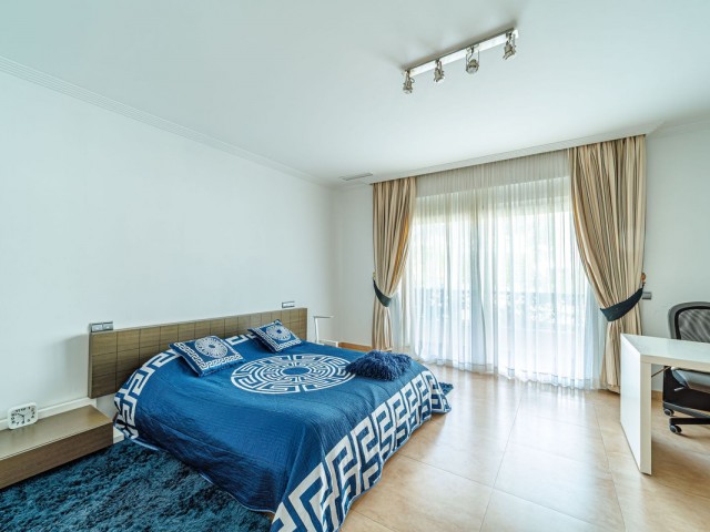 8 Makuuhuoneen Huvila Marbella