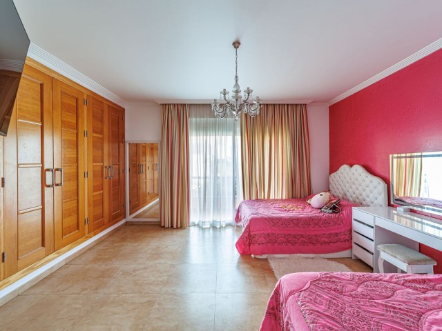 8 Makuuhuoneen Huvila Marbella