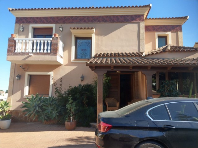 Villa avec 4 Chambres  à Sierrezuela