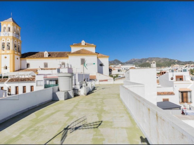 Adosado con 7 Dormitorios  en Marbella