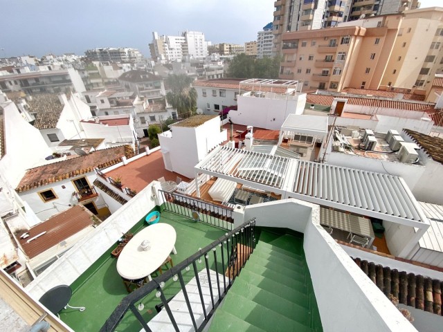 Adosado con 7 Dormitorios  en Marbella