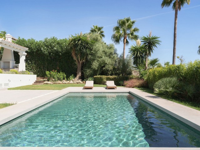Villa avec 5 Chambres  à Nueva Andalucía
