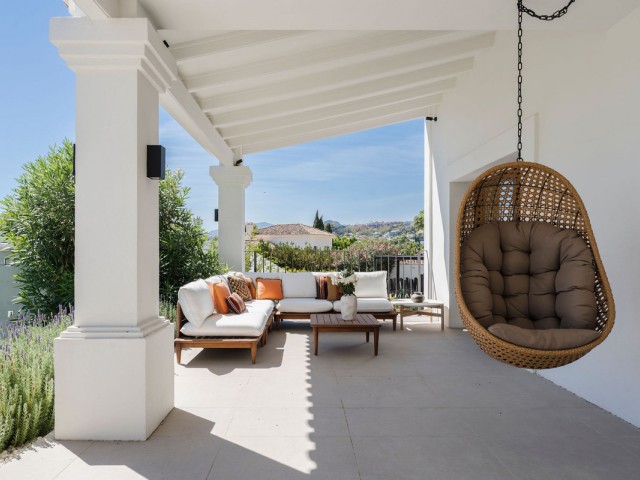 Villa avec 5 Chambres  à Nueva Andalucía
