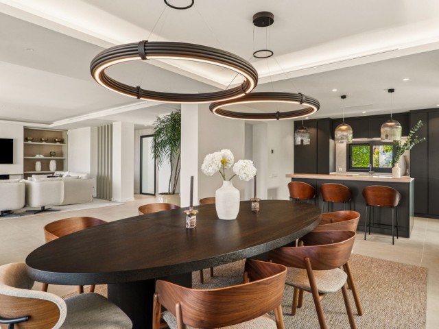 Villa avec 5 Chambres  à Nueva Andalucía