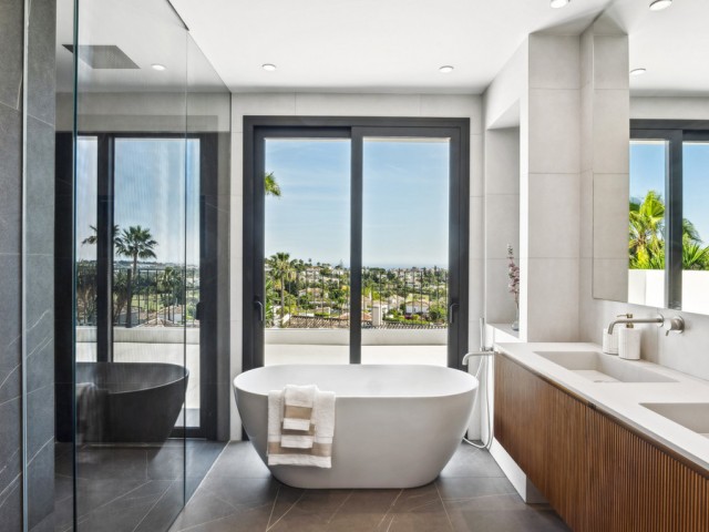 Villa avec 5 Chambres  à Nueva Andalucía