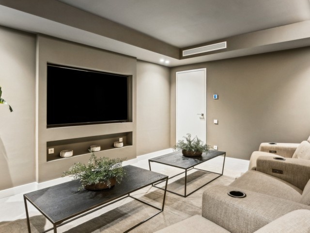 Villa avec 5 Chambres  à Nueva Andalucía