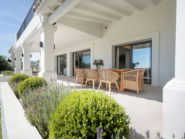 Villa avec 5 Chambres  à Nueva Andalucía