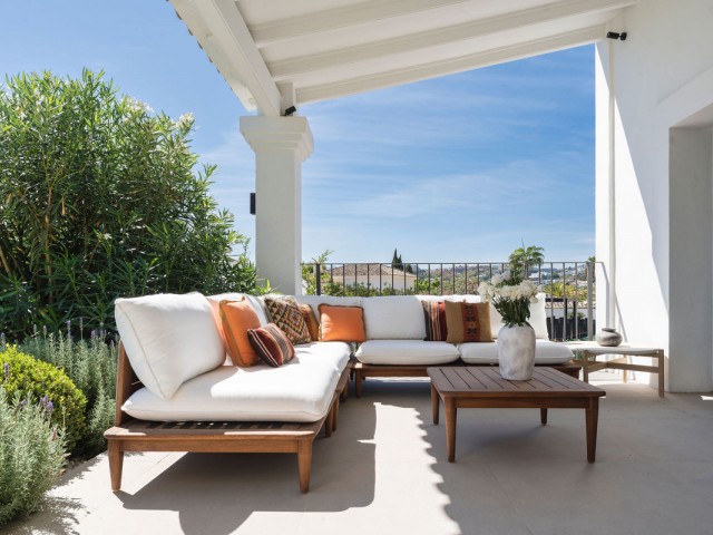 Villa avec 5 Chambres  à Nueva Andalucía