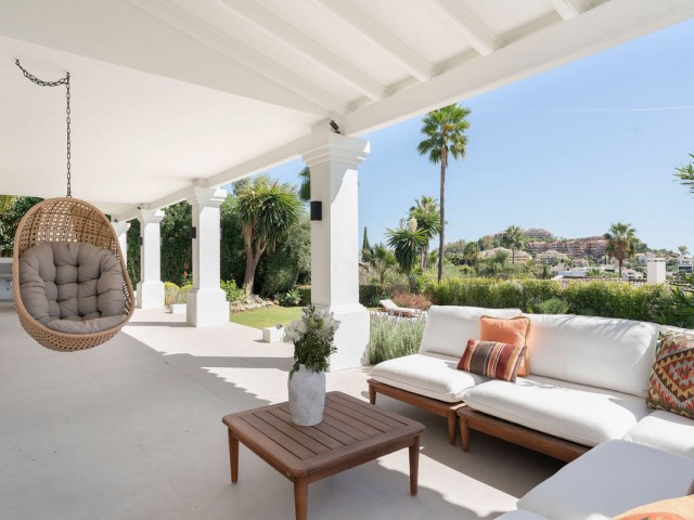 Villa avec 5 Chambres  à Nueva Andalucía