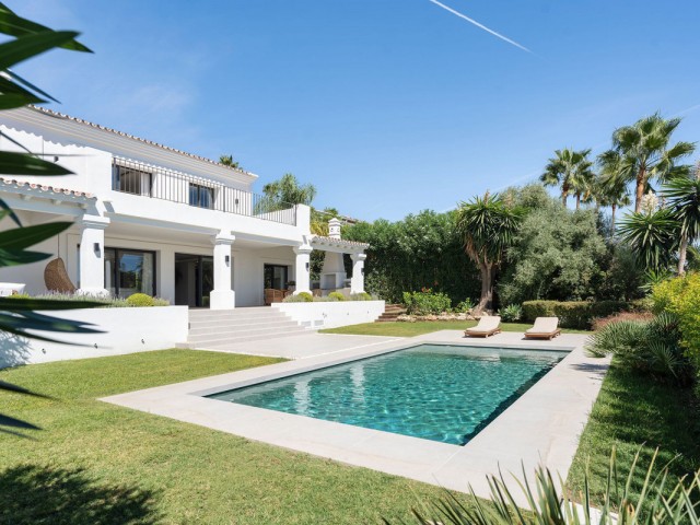Villa avec 5 Chambres  à Nueva Andalucía