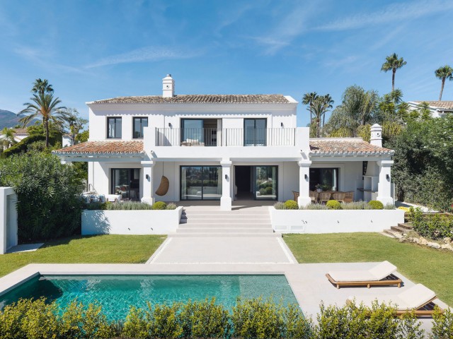 Villa avec 5 Chambres  à Nueva Andalucía