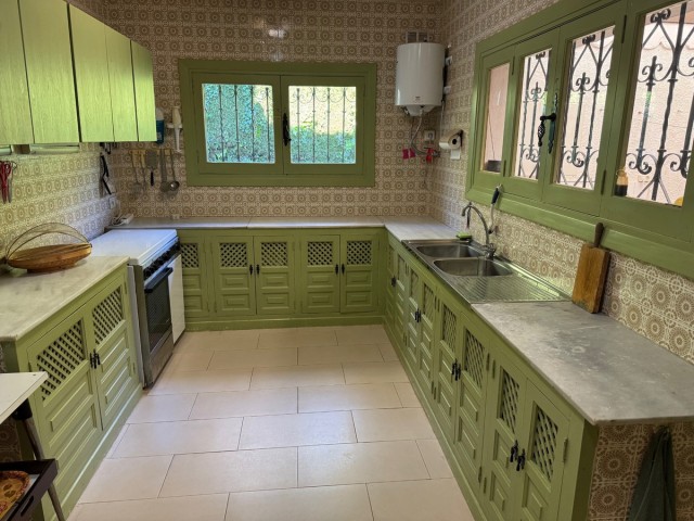 3 Soveroms Villa i Estepona