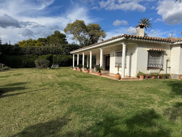 3 Soveroms Villa i Estepona