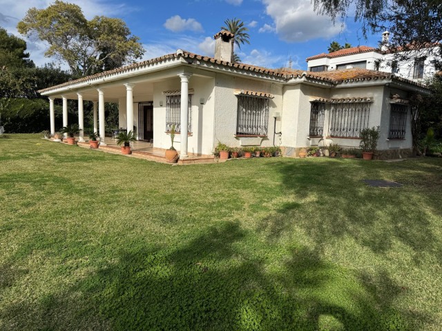 3 Soveroms Villa i Estepona