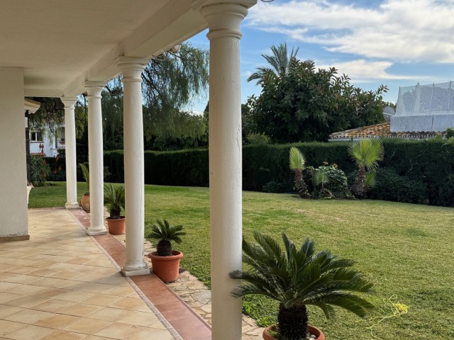 3 Soveroms Villa i Estepona
