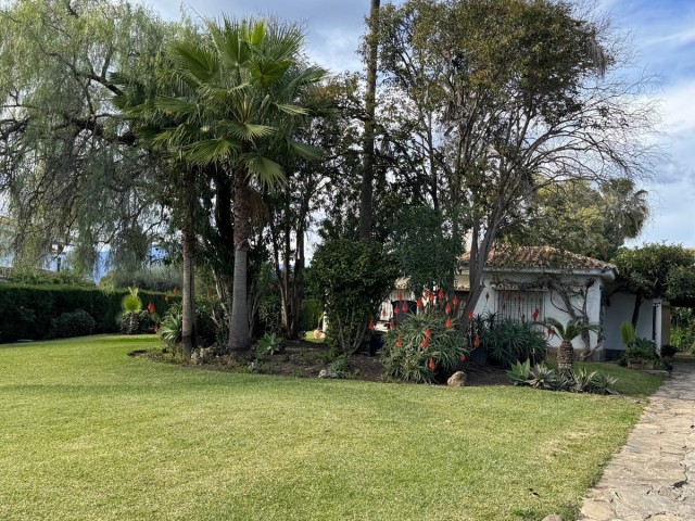 3 Soveroms Villa i Estepona
