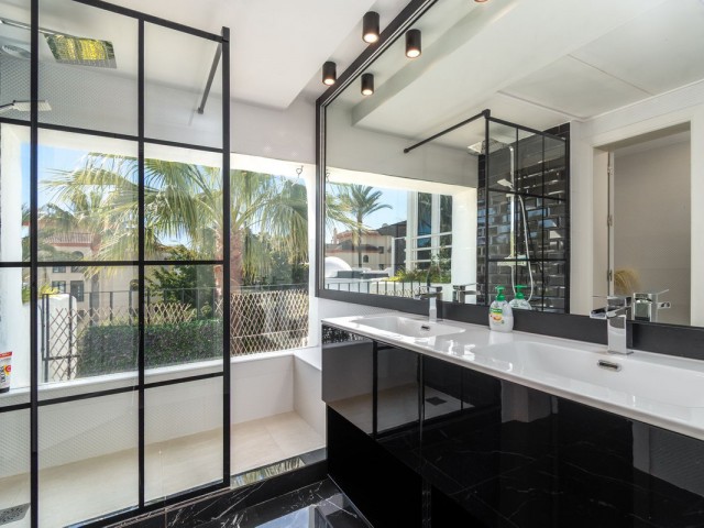 4 Schlafzimmer Apartment in Puerto Banús