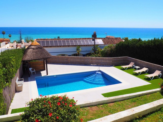 5 Soveroms Villa i Estepona