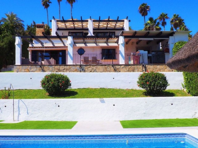 5 Soveroms Villa i Estepona