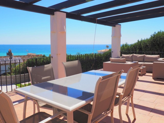 5 Soveroms Villa i Estepona