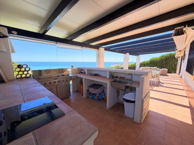5 Soveroms Villa i Estepona