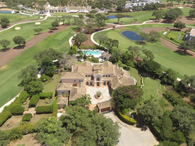 Huvila San Roque Club - R5351125