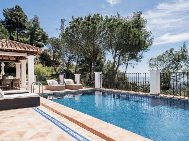 Villa avec 4 Chambres  à El Madroñal