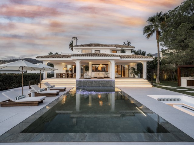 5 Bedrooms Villa in Nueva Andalucía