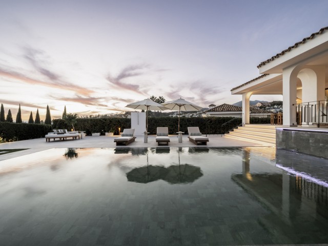 5 Bedrooms Villa in Nueva Andalucía