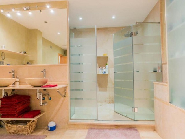 4 Schlafzimmer Apartment in Benahavís