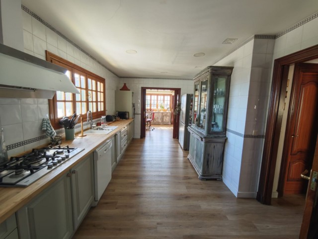 4 Schlafzimmer Villa in San Luis de Sabinillas