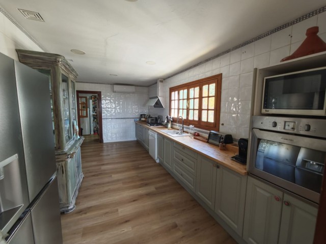 4 Schlafzimmer Villa in San Luis de Sabinillas