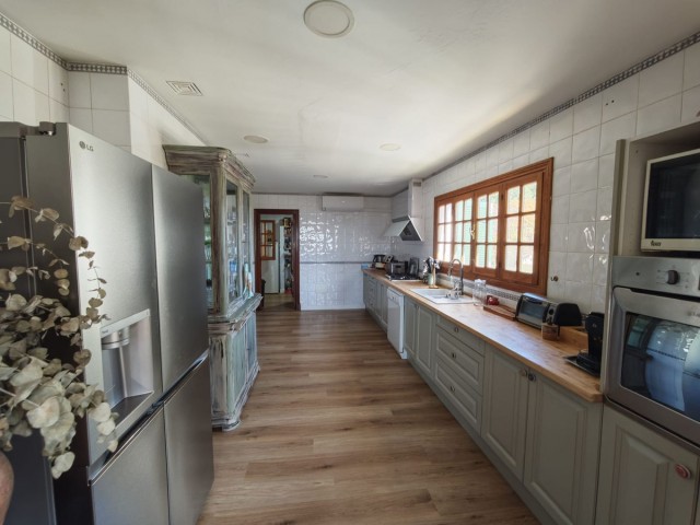 4 Schlafzimmer Villa in San Luis de Sabinillas
