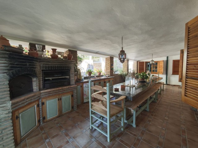 4 Schlafzimmer Villa in San Luis de Sabinillas