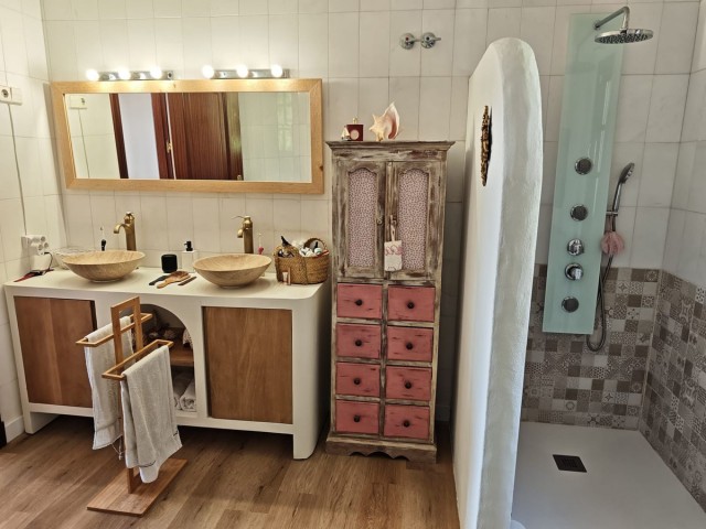 4 Schlafzimmer Villa in San Luis de Sabinillas