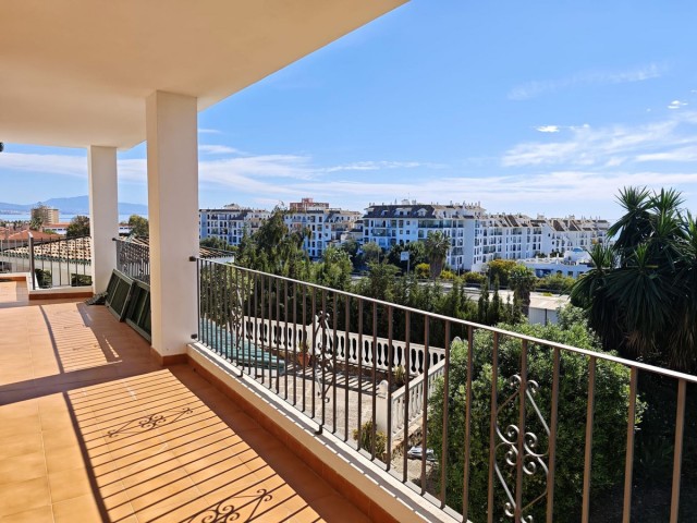 4 Schlafzimmer Villa in San Luis de Sabinillas