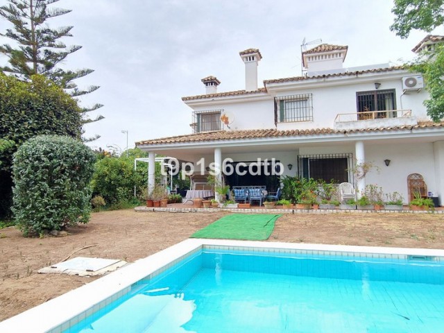 5 Bedrooms Villa in Marbella