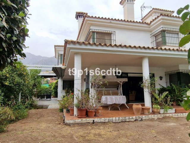 5 Bedrooms Villa in Marbella