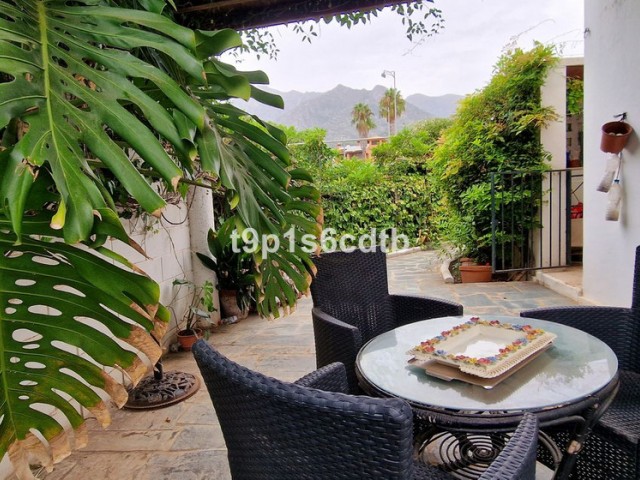 5 Bedrooms Villa in Marbella