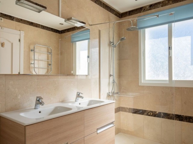 4 Bedrooms Townhouse in New Golden Mile