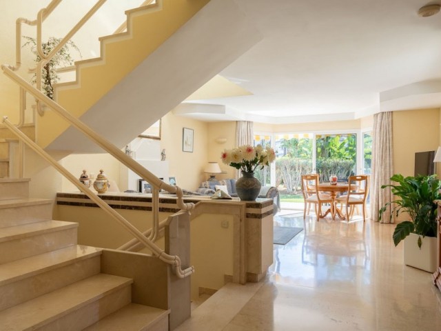 4 Bedrooms Townhouse in New Golden Mile