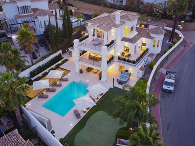 6 Schlafzimmer Villa in Nueva Andalucía