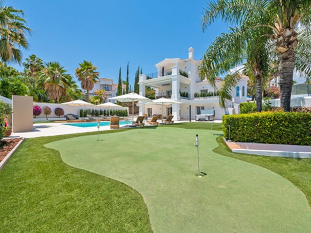 6 Schlafzimmer Villa in Nueva Andalucía