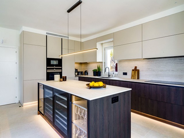 6 Schlafzimmer Villa in Nueva Andalucía